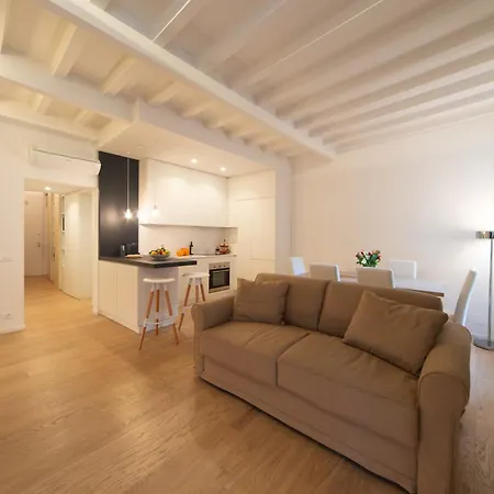 Apartment Banchi Nuovi, Modern And Cozy