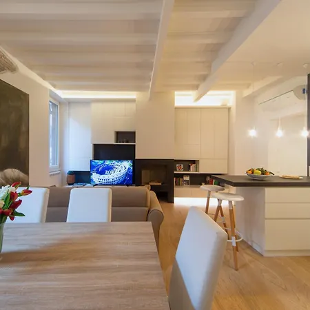 Banchi Nuovi, Modern And Cozy